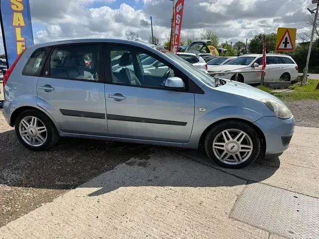 Used Ford Fiesta Ghia 100 HP (73 kW) 2006 Blue Hatchback