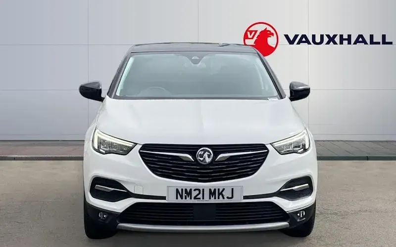 Used Vauxhall Grandland X SRi 131 HP (96 kW) 2021 White SUV