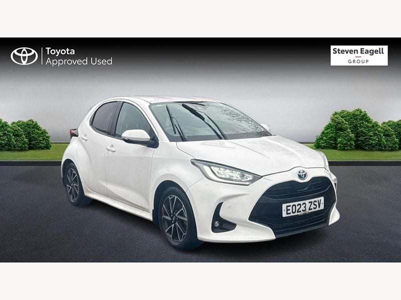 Used Toyota Yaris Hybrid Design 2023 White Hatchback