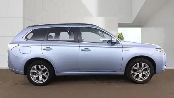 Used Mitsubishi Outlander P-HEV 2015 Blue Estate