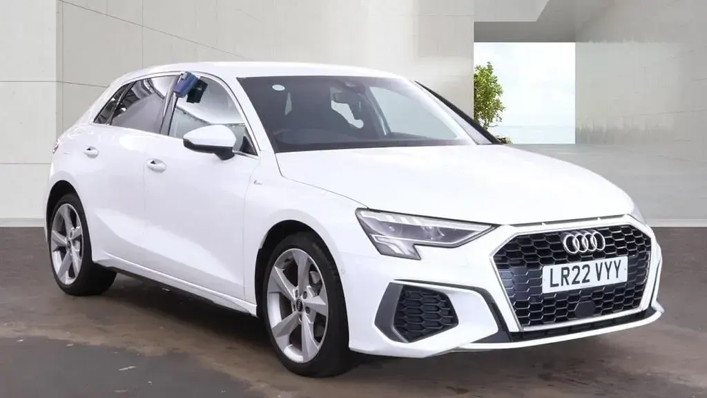 Usado Audi A3 Sportback S-Line 150 CV (110 kW) 2022 Blanco Utilitario