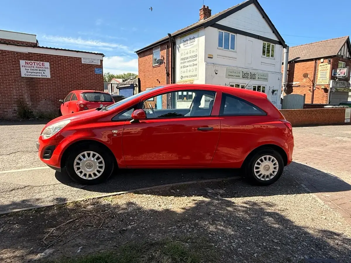 Used Vauxhall Corsa S 65 HP (47 kW) 2012 Red Hatchback