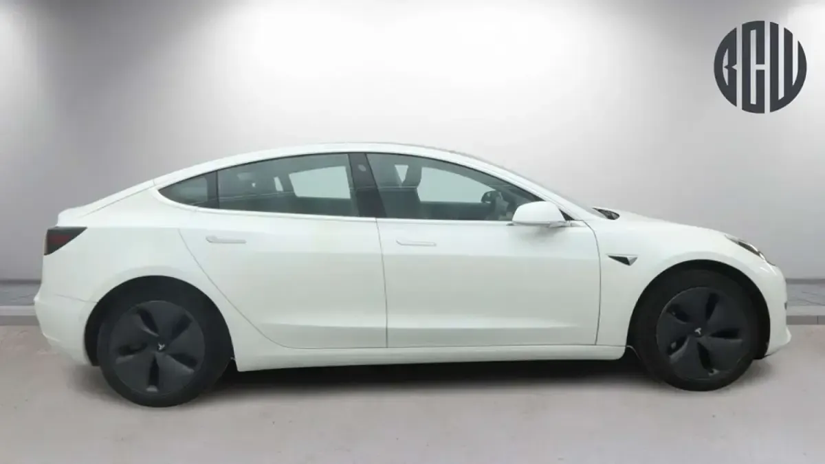 Used Tesla Model 3 Standard Range 239 kW (325 HP) 2020 White Sedan