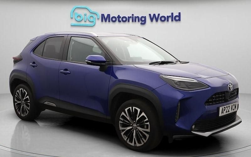Used 2024 Toyota Yaris Hybrid Estate | £20,000 (Good price) - Image 1/4