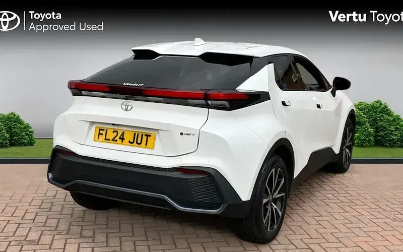 Used Toyota C-HR Design 140 HP (102 kW) 2026 SUV
