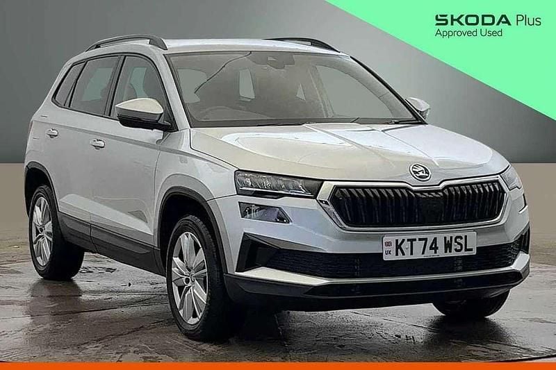 Brilliant silver metallic Used 2025 Skoda Karoq SE Drive SUV | £23,249 (Good price) - Image 1/4
