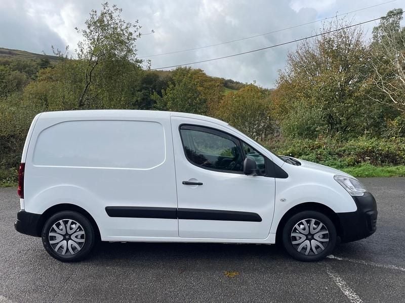 Used Peugeot Partner 2017 White MPV