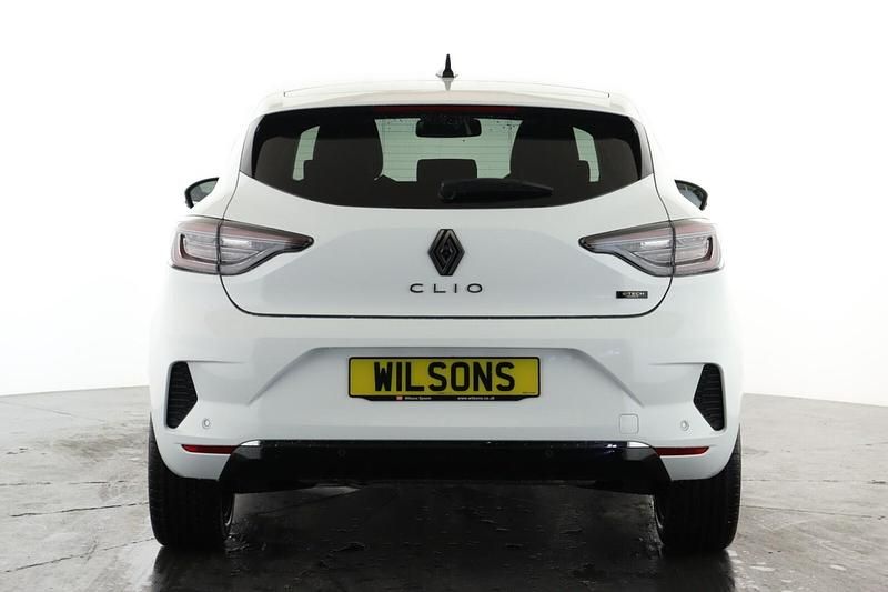 Used Renault Clio V Techno 143 HP (105 kW) 2025 Solid  glacier white  Hatchback