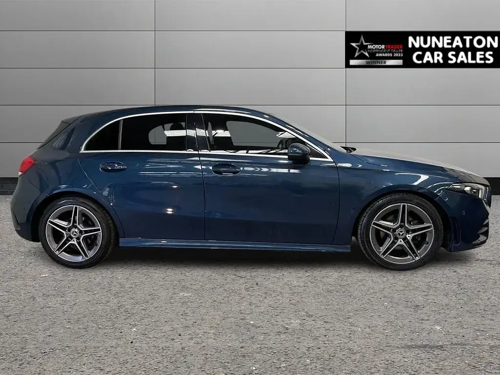 Used Mercedes A180 Executive 136 HP (100 kW) 2020 Blue Hatchback