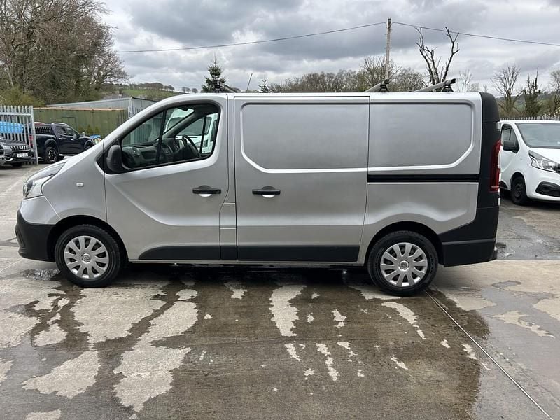 Używany Renault Trafic Business 115 KM (84 kW) 2015 Srebrny Minivan