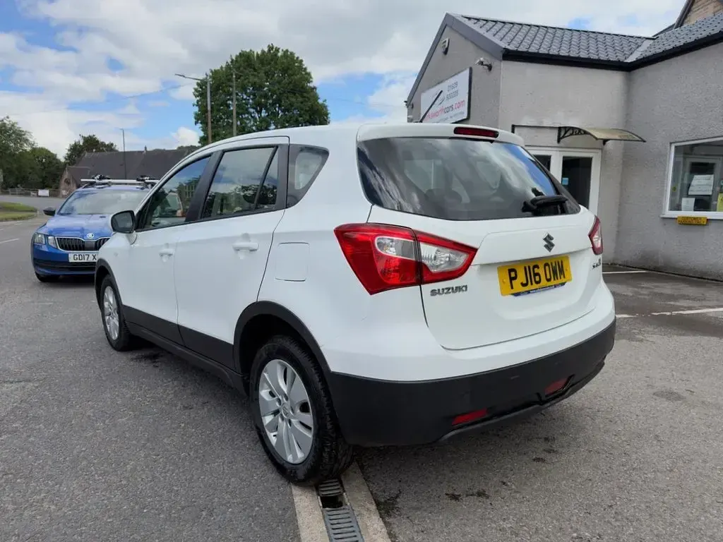 Used Suzuki SX4 SZ3 120 HP (88 kW) 2016 White SUV