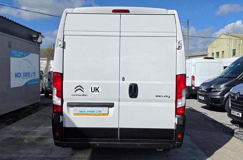 Usado Citroën Relay 140 HP (102 kW) 2024 Branco Van