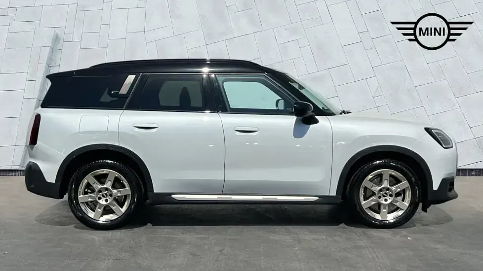 Used Mini Countryman Exclusive 218 HP (160 kW) 2024 White SUV