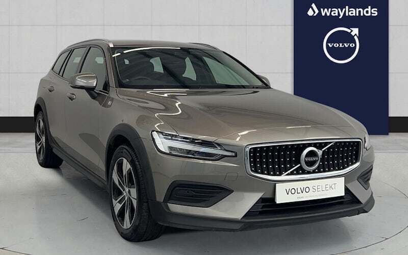 Used 2022 Volvo V60 CC Estate | £31,458 (Fair price) - Image 1/4
