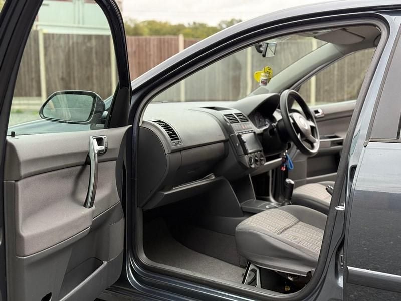 Begagnad VW Polo S 55 HK (40 kW) 2006 Grå Halvkombi