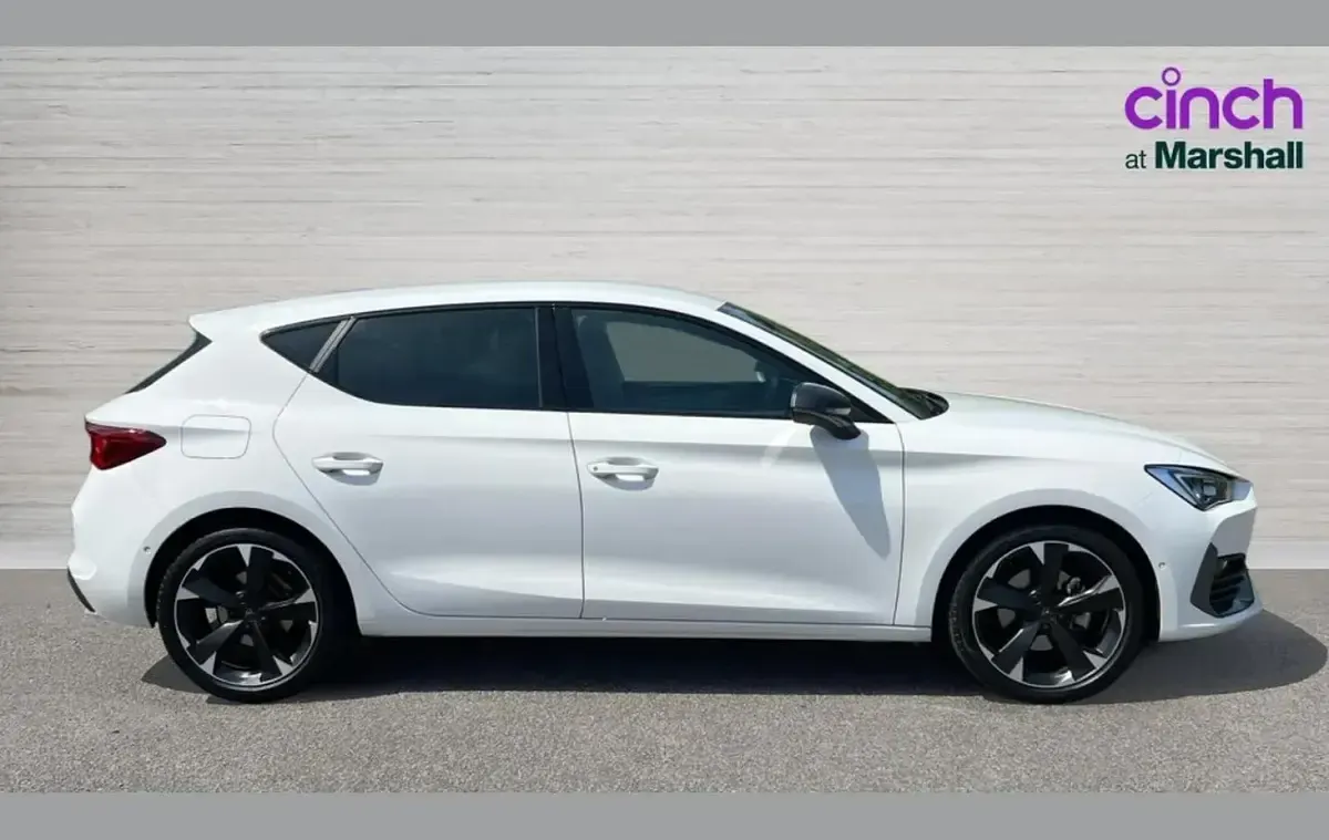 Used Cupra Leon 150 HP (110 kW) 2023 White Hatchback