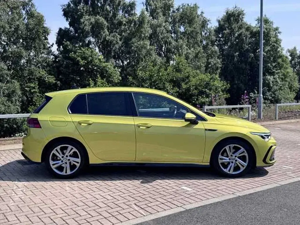 Used VW Golf VIII R-line 150 HP (110 kW) 2020 Yellow Hatchback