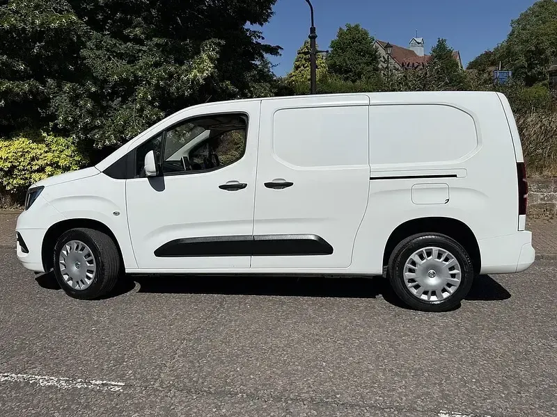 Used Vauxhall Combo Sportive 100 HP (73 kW) 2021 White MPV