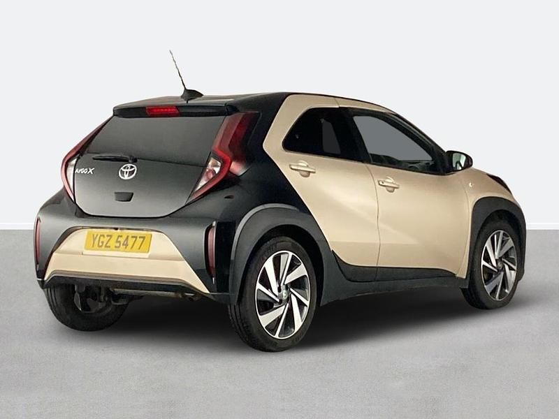 Używany Toyota Aygo X 72 KM (52 kW) 2023 Beżowy SUV