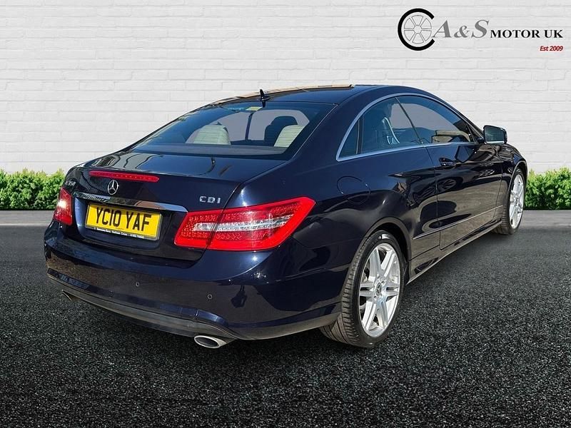 Usado Mercedes E350 228 HP (167 kW) 2010 Azul Coupé