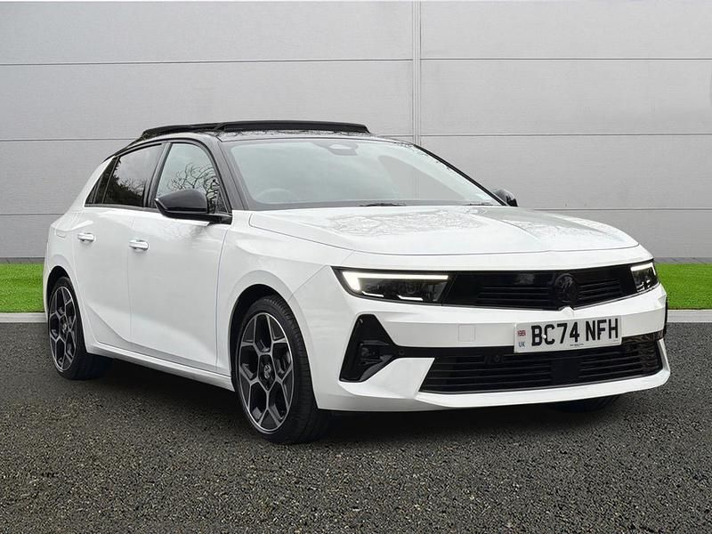 Used Vauxhall Astra Ultimate 130 HP (95 kW) 2025 White Hatchback