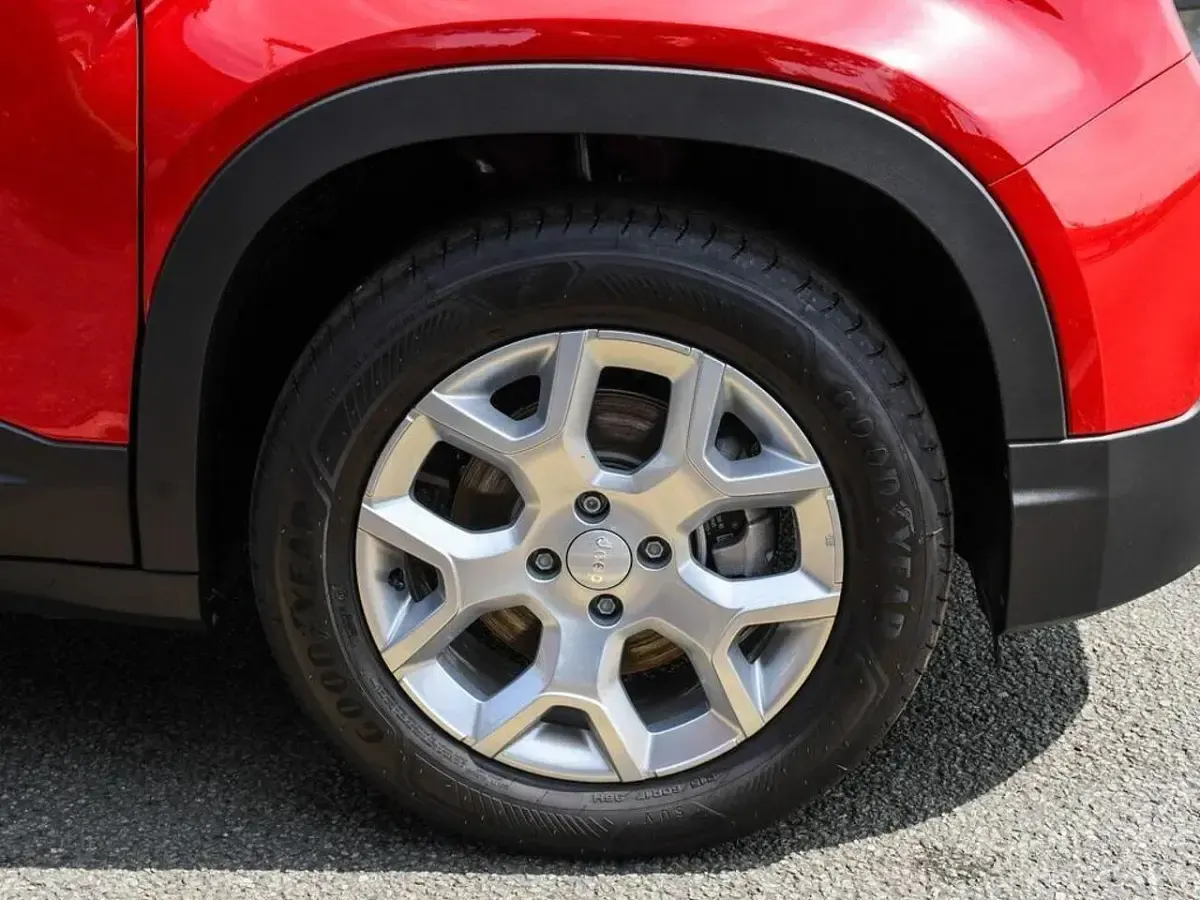 Ny Jeep Avenger EV Altitude 113 kW (154 HK) 2025 Röd SUV