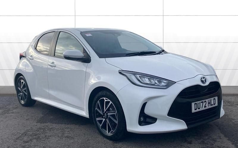 Used 2025 Toyota Yaris Hybrid Design Hatchback | £14,662 (Super price) - Image 1/4
