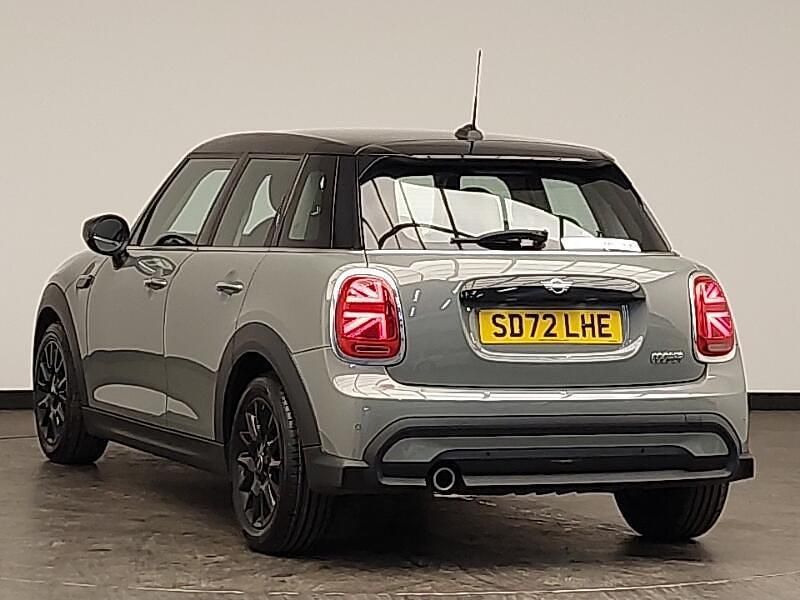 Usado Mini Cooper Classic 136 HP (100 kW) 2022 Cinzento Citadino