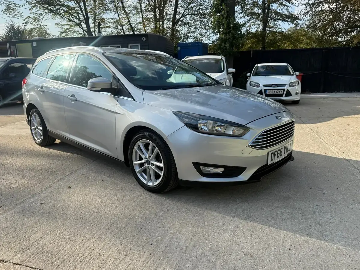 Used Ford Focus Zetec 125 HP (91 kW) 2016 Silver Estate