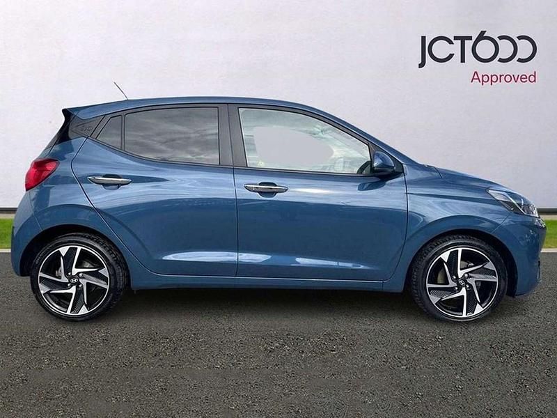 Used Hyundai i10 Premium 77 HP (56 kW) 2024 Blue Hatchback