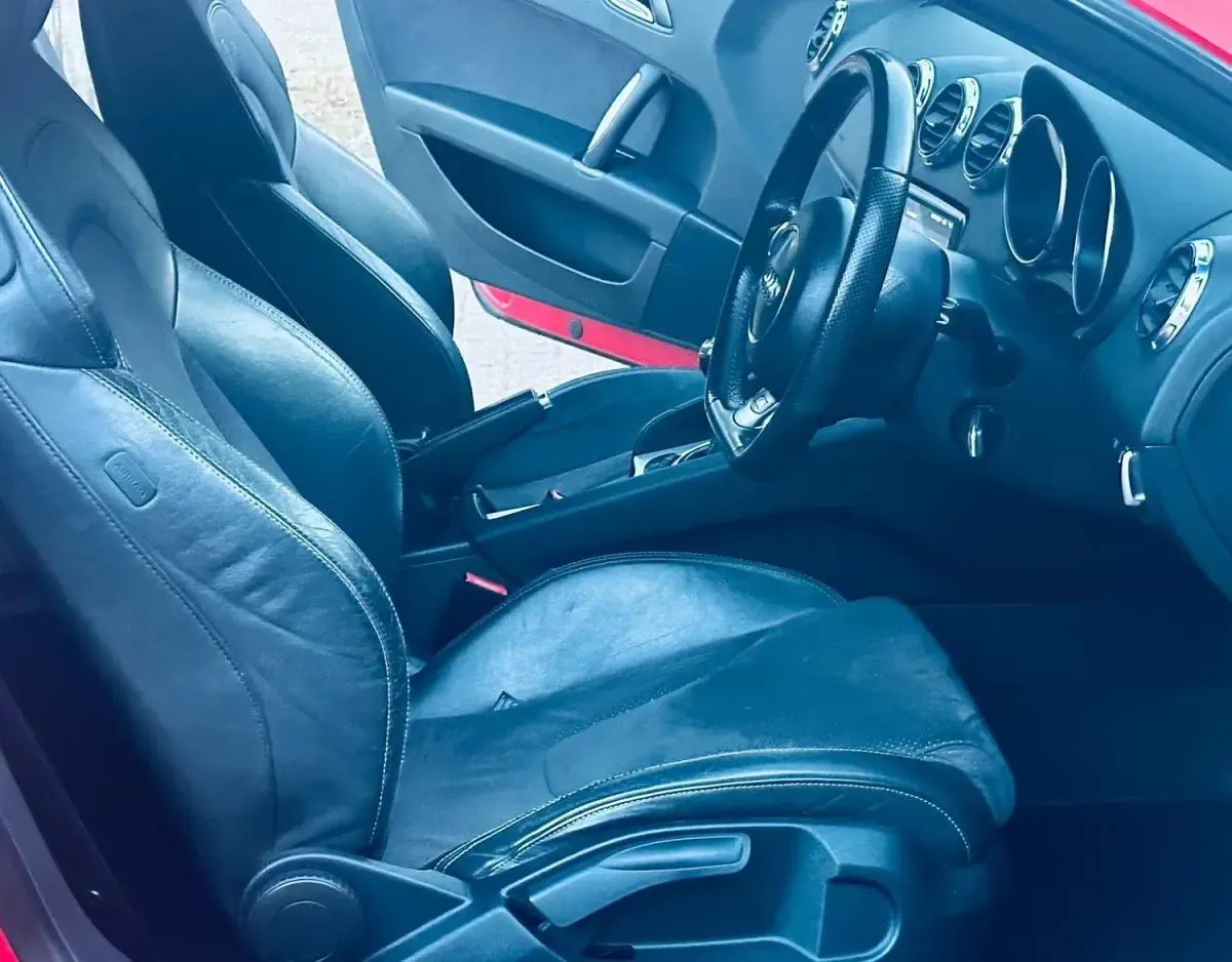 Begagnad Audi TT S-Line 211 HK (155 kW) 2011 Röd Sportkupé