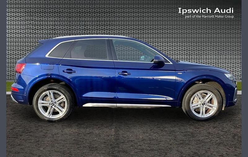 Used Audi Q5 S-Line 261 HP (191 kW) 2022 Blue SUV