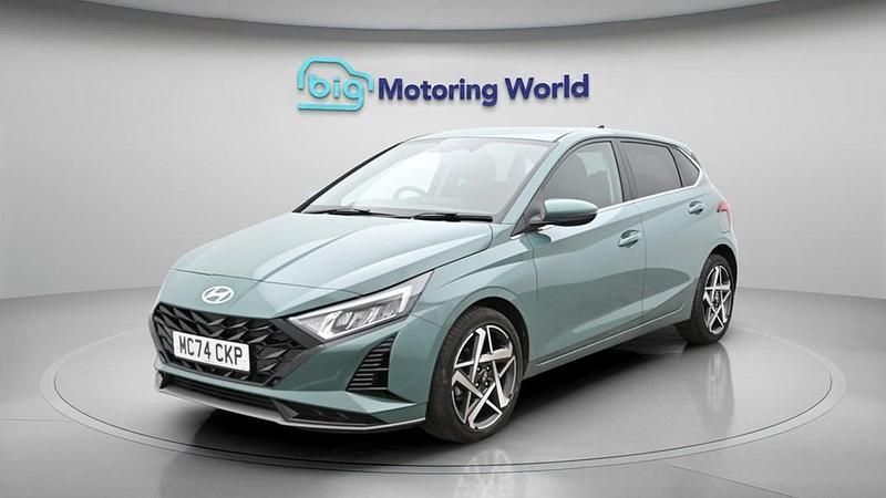 Used Hyundai i20 Premium 100 HP (73 kW) 2024 Green Hatchback
