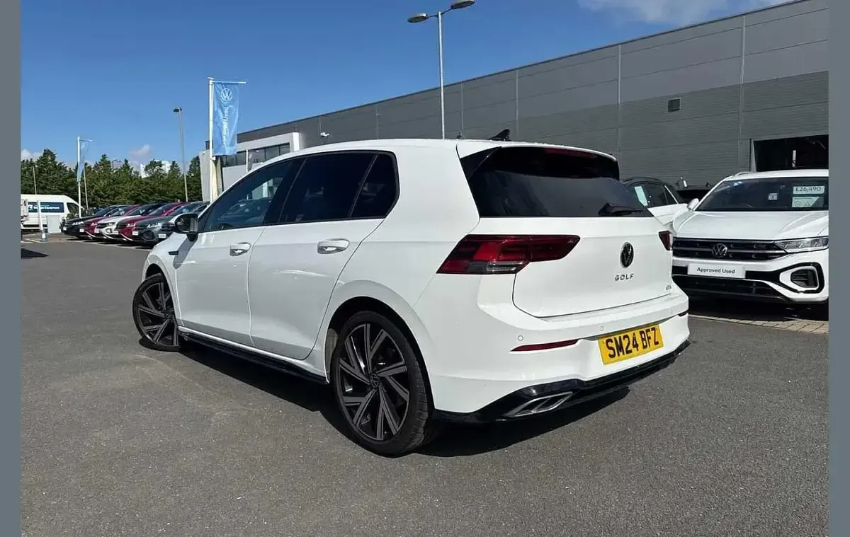 Used VW Golf VIII R-line 147 HP (108 kW) 2024 White Hatchback