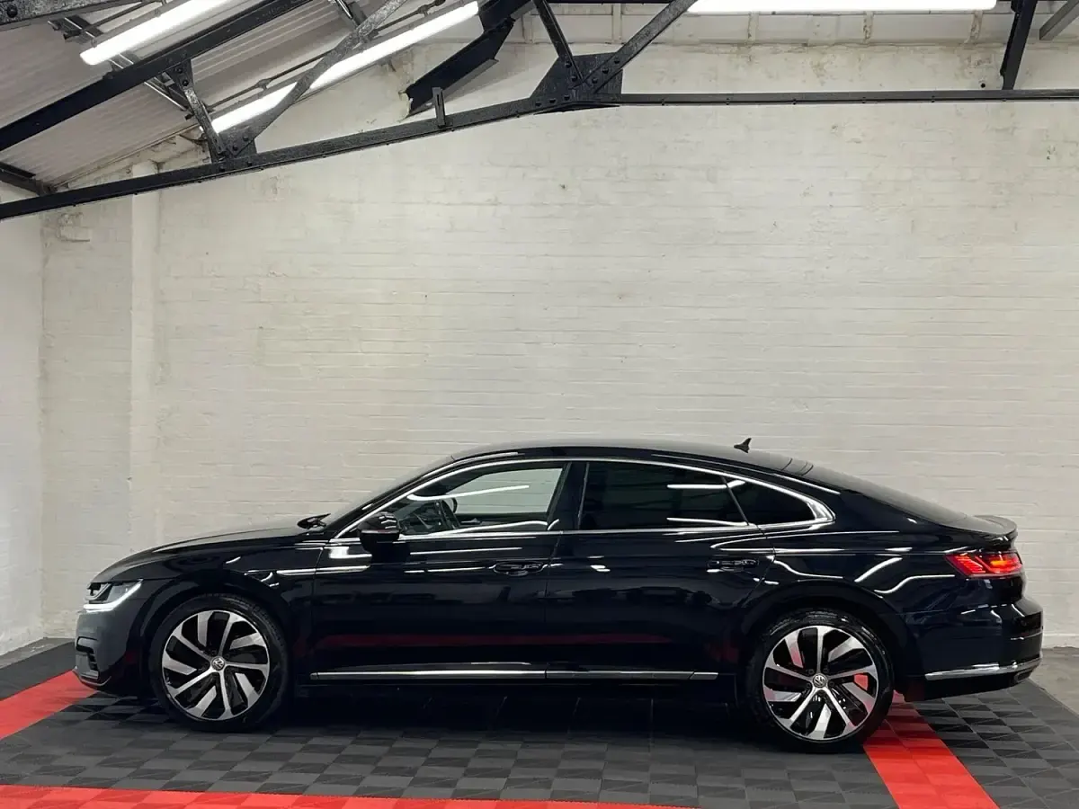 Used VW Arteon R-line 150 HP (110 kW) 2018 Black Hatchback