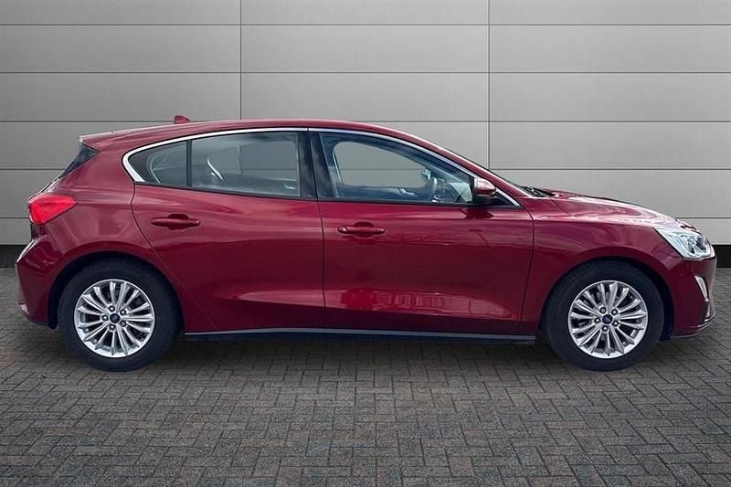 Used Ford Focus Titanium 150 HP (110 kW) 2019 Red Hatchback