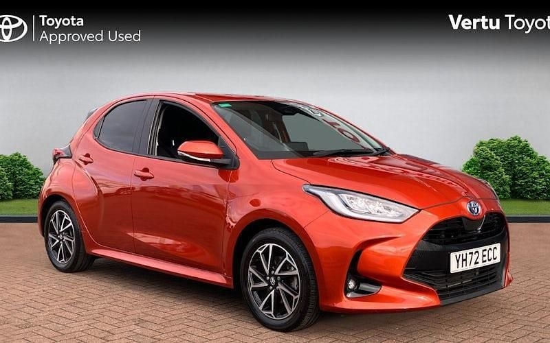Used 2025 Toyota Yaris Hybrid Design Hatchback | £18,647 (Good price) - Image 1/4