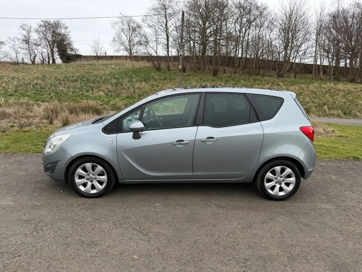 Second-hand Vauxhall Meriva 99 CP (72 kW) 2010 Argintiu Monovolum