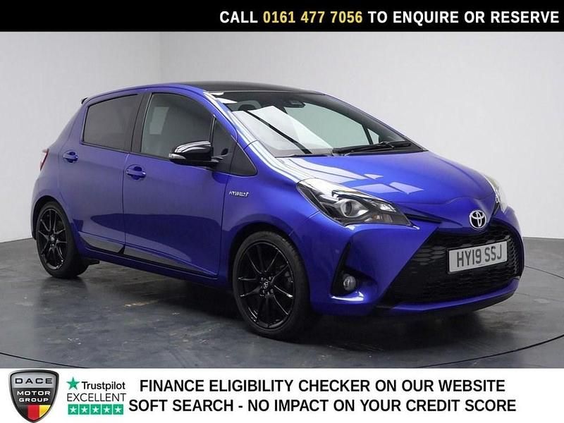 Used Toyota Yaris Hybrid Sport 100 HP (73 kW) 2019 Blue Hatchback