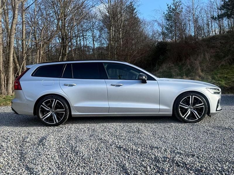 Used Volvo V60 R-Design Pro 250 HP (183 kW) 2019 Silver Estate
