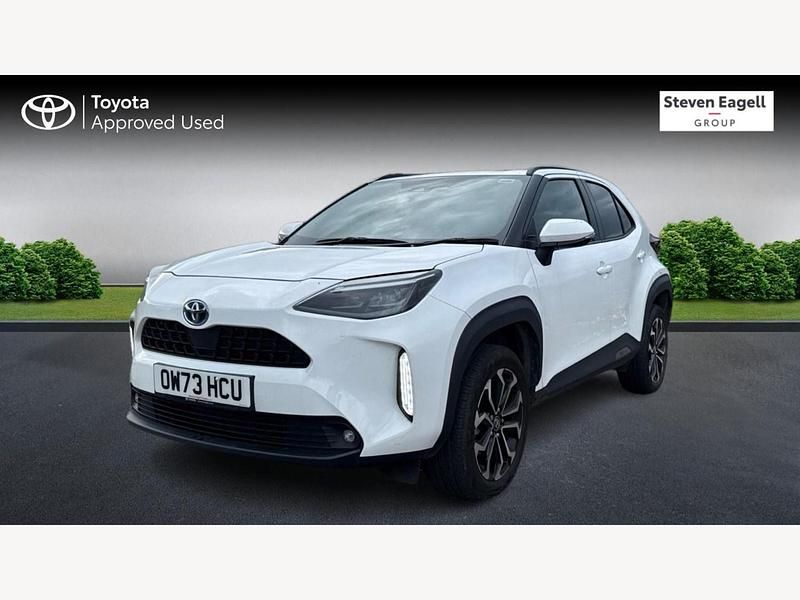 Used Toyota Yaris Hybrid Design 2024 White Hatchback