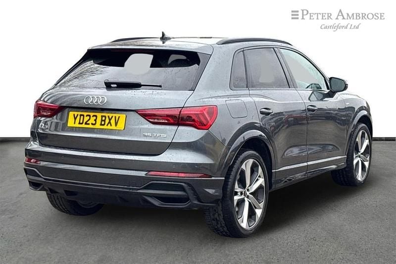 Begagnad Audi Q3 Black Edition 148 HK (108 kW) 2023 Grå SUV