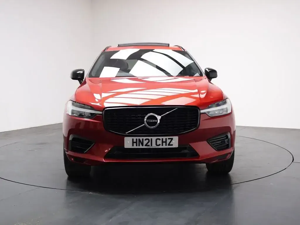 Used Volvo XC60 R-Design 340 HP (250 kW) 2021 Red SUV