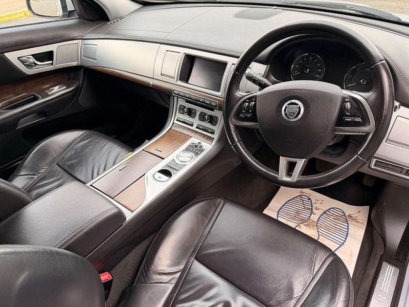 Used Jaguar XF Sportbrake Luxury 163 HP (119 kW) 2013 Silver Estate