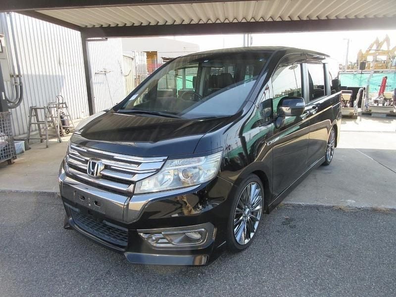 Black Used 2012 Honda Stepwgn Cool MPV | £12,995 (Fair price) - Image 1/4