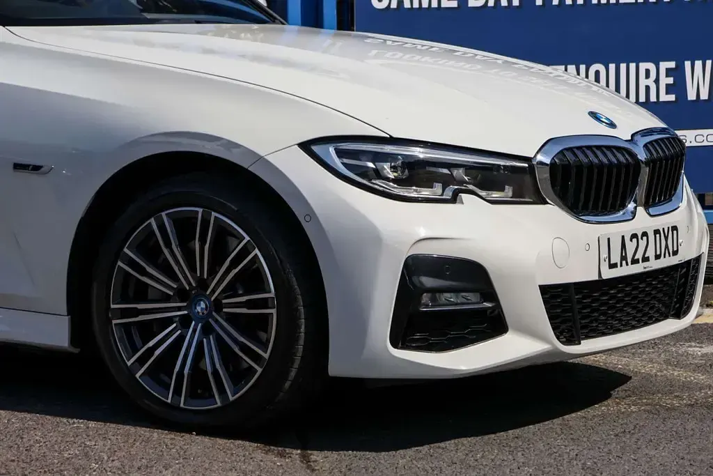 Used BMW 330e M Sport 292 HP (214 kW) 2022 Alpine white Estate