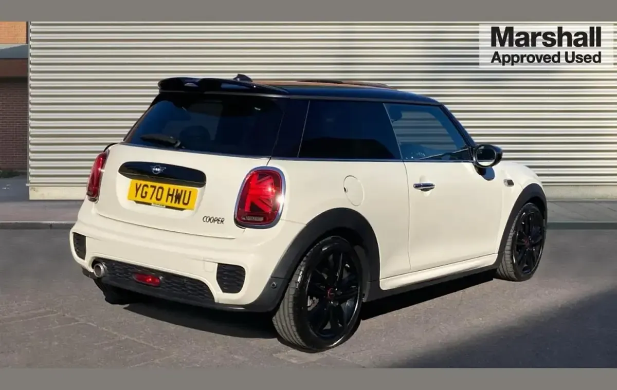 Usado Mini Cooper Sport 134 HP (98 kW) 2020 Branco Citadino