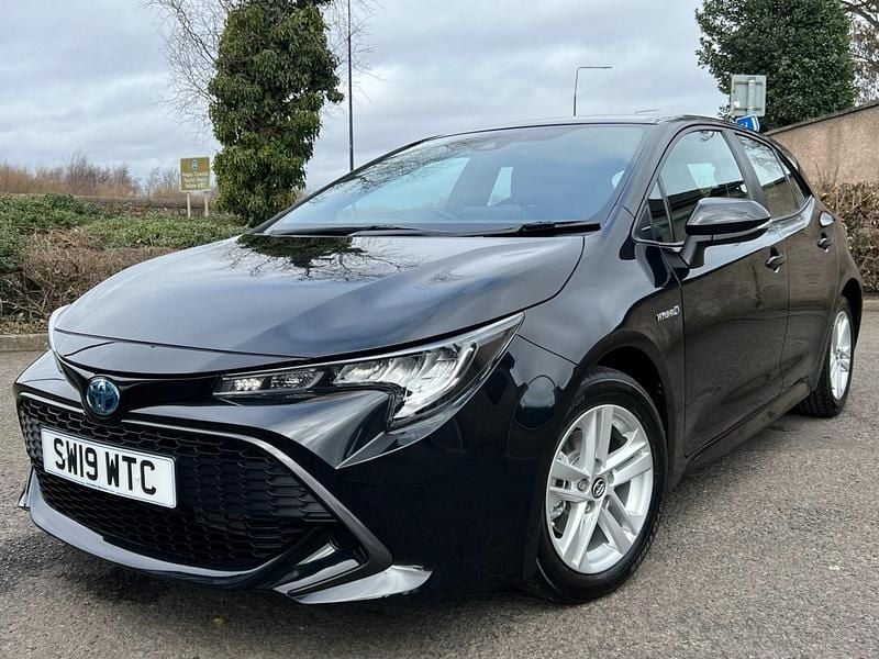 Used Toyota Corolla 122 HP (89 kW) 2019 Black metallic Hatchback