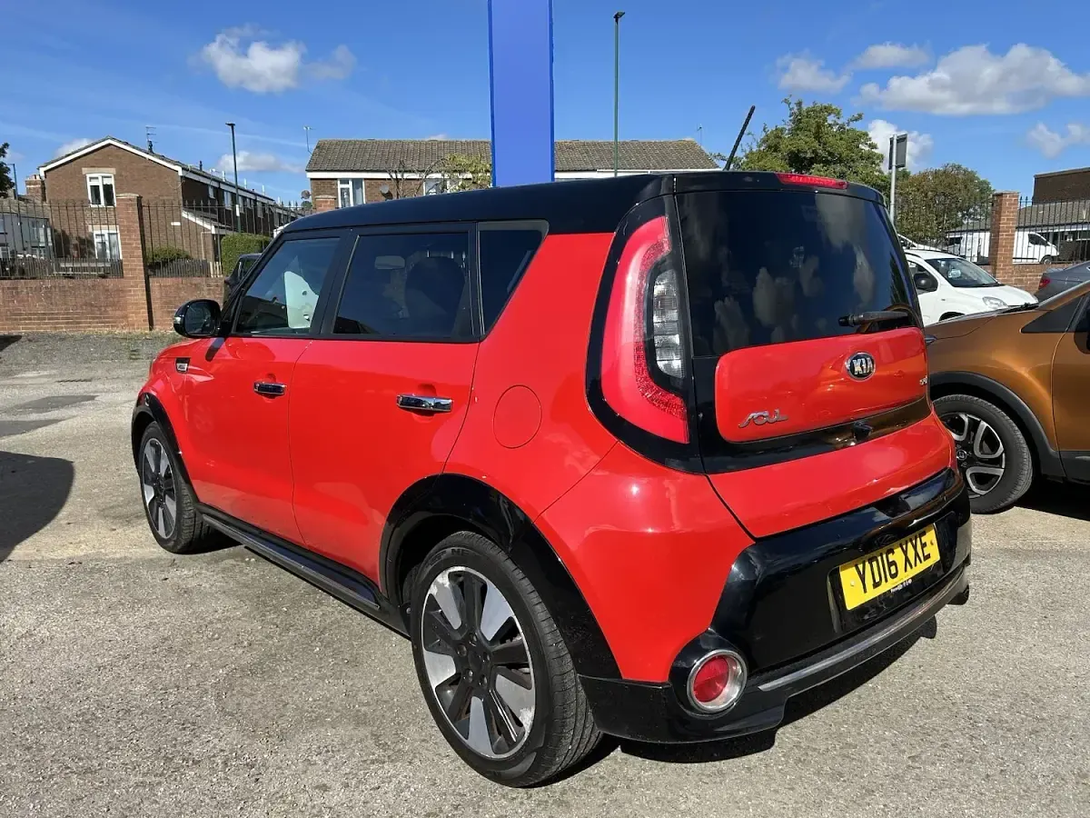 Used Kia Soul 126 HP (92 kW) 2016 Red SUV