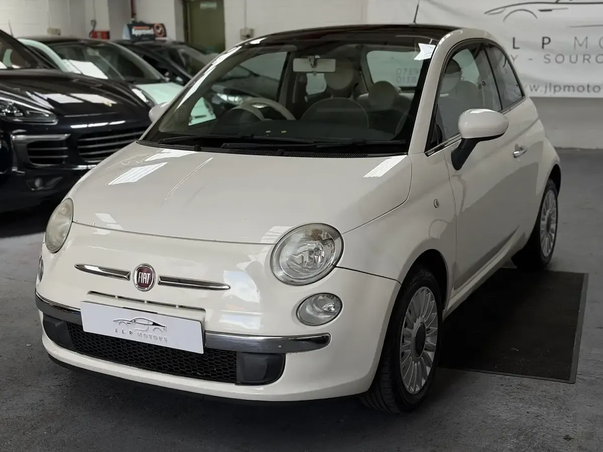 Used Fiat 500 Lounge 69 HP (50 kW) 2010 White Hatchback